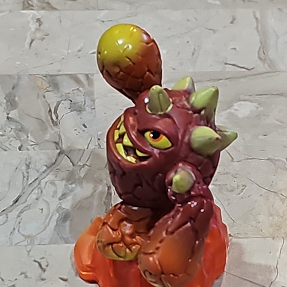 Skylanders: Giants: ERUPTOR Figure: SERIES 2: Skylanders - Picture 3 of 5
